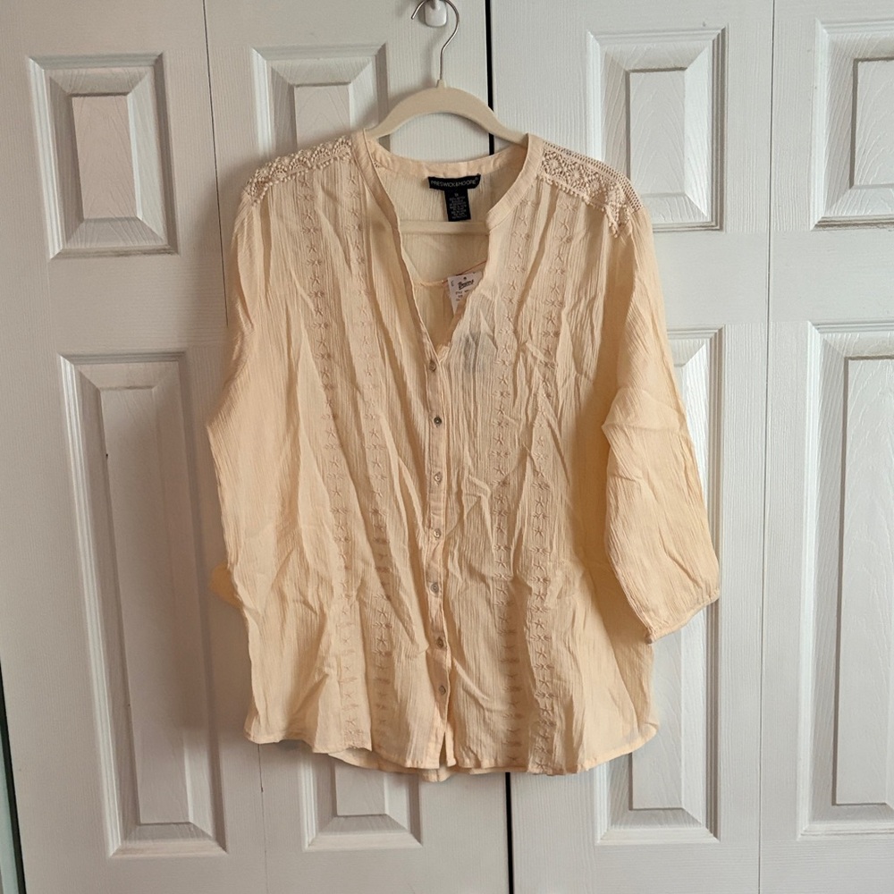 NWT Preswick & Moore Cream Button-Front Embroidered Blouse
